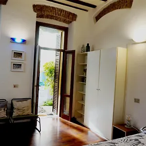 Apartment Vicolo Lavandai, Milan