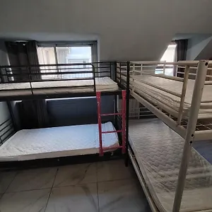 ホステル ライオン, ミラノ